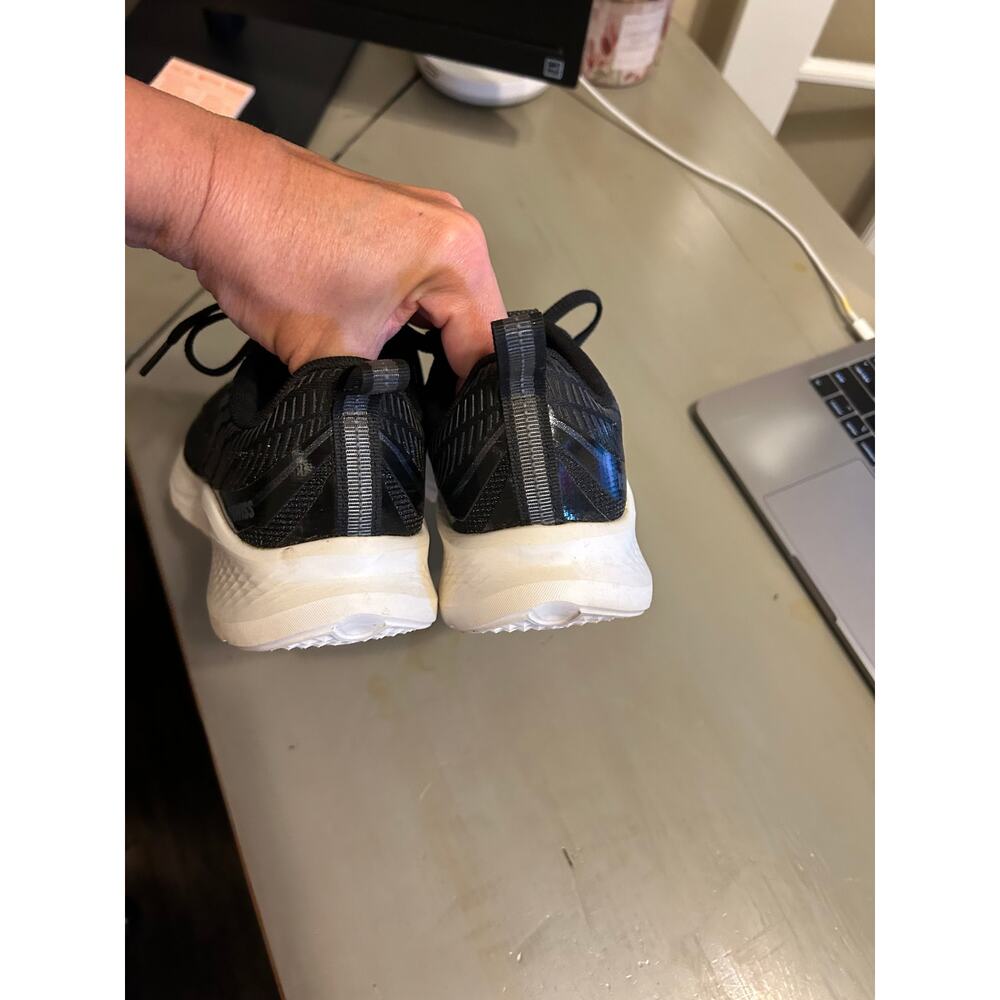 K Swiss Black & White Sneakers Like New Size 8 - Picture 3 of 9